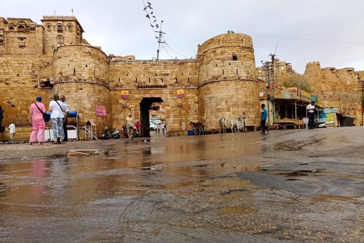 जैसलमेर जिले भर में बारिश, अंधड़ और ओलावृष्टि ने बदला मौसम का मिजाज