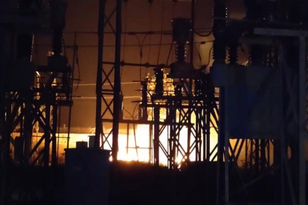 पोकरण: जीएसएस में झाड़ियों में लगी भीषण आग, तेज आंधी से भभकी… मचा हड़कंप