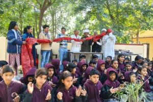 : बल्लूवास के रा. उ. मा. विधालय में भामाशाह ने 205 बच्चों को गर्म स्वेटर वितरित किया  