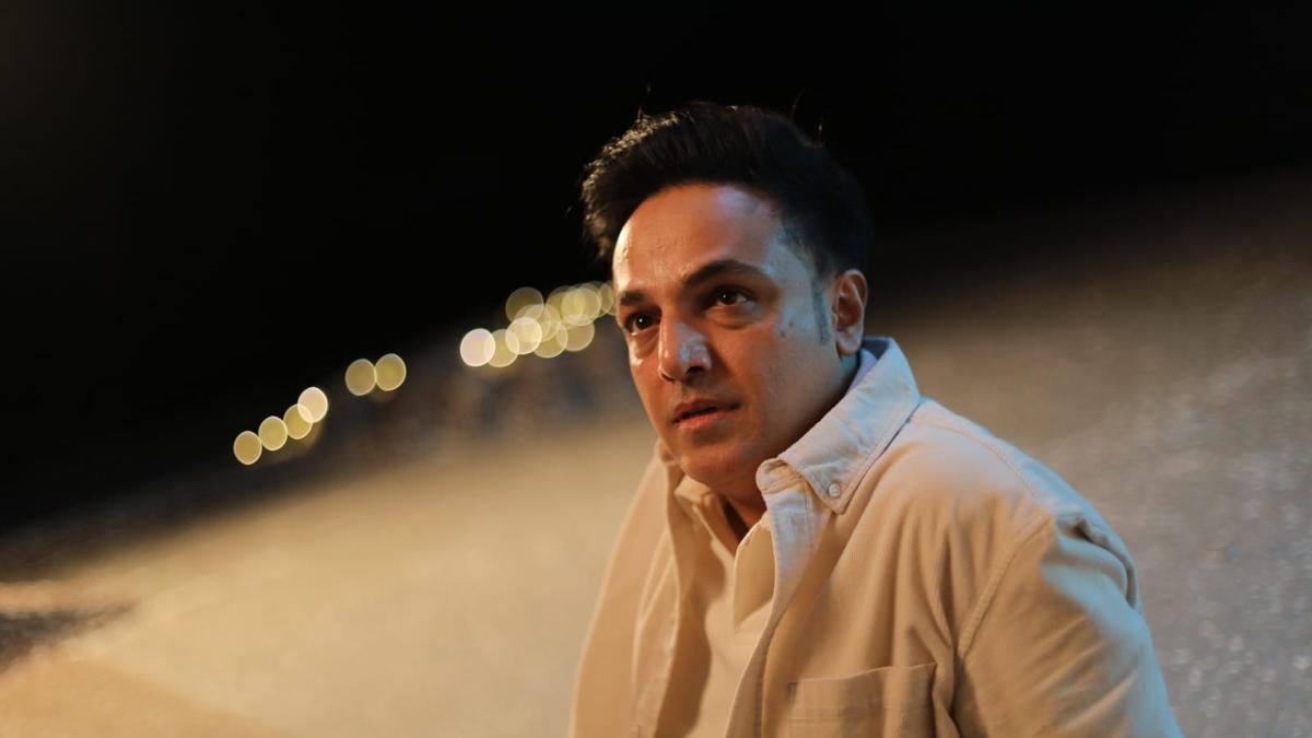 अबुज़र अख्तर ने ‘एहम्रम’ के साथ विनम्रता और आस्था पर किया आत्मनिरीक्षण