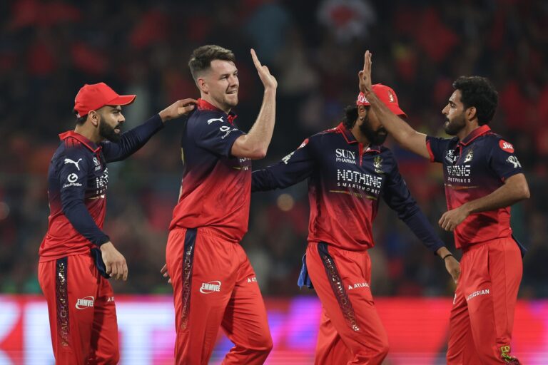 MI opt to chase and make two changes; no Hazlewood for RCB