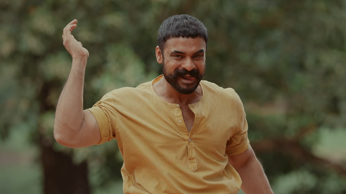 ‘पल्लीछत्तांबी’ मूवी रिव्यू: तोविनो थॉमस की ऐतिहासिक पृष्ठभूमि वाली फिल्म भारी-भरकम अंदाज में कमजोर